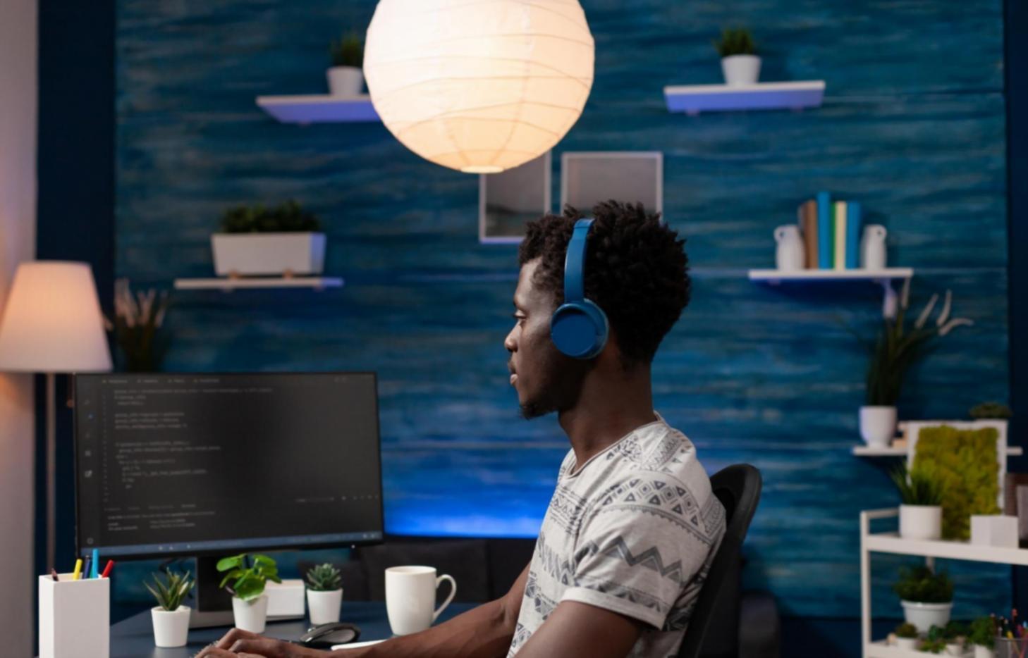 Pantalla mostrando código de juego en desarrollo